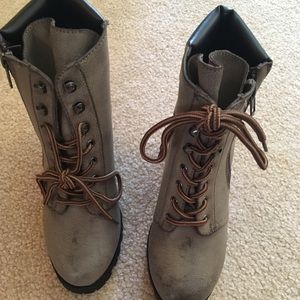 Heeled grey combat fashion boots